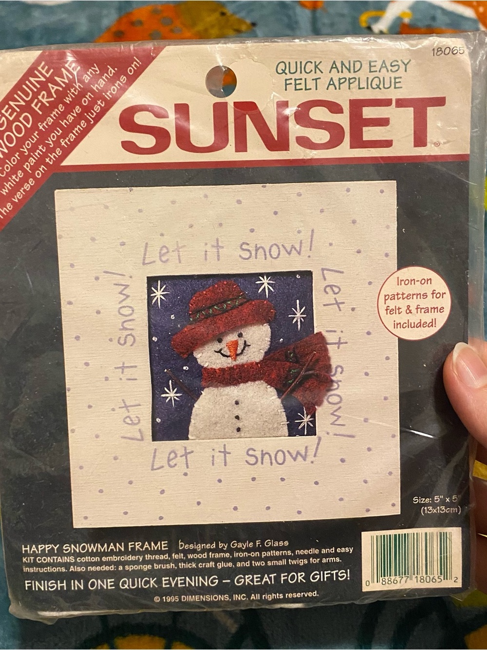 Vintage Sunset Snowman Frame Felt Applique Kit w/ Wood Frame, Iron-On, 5"x5"